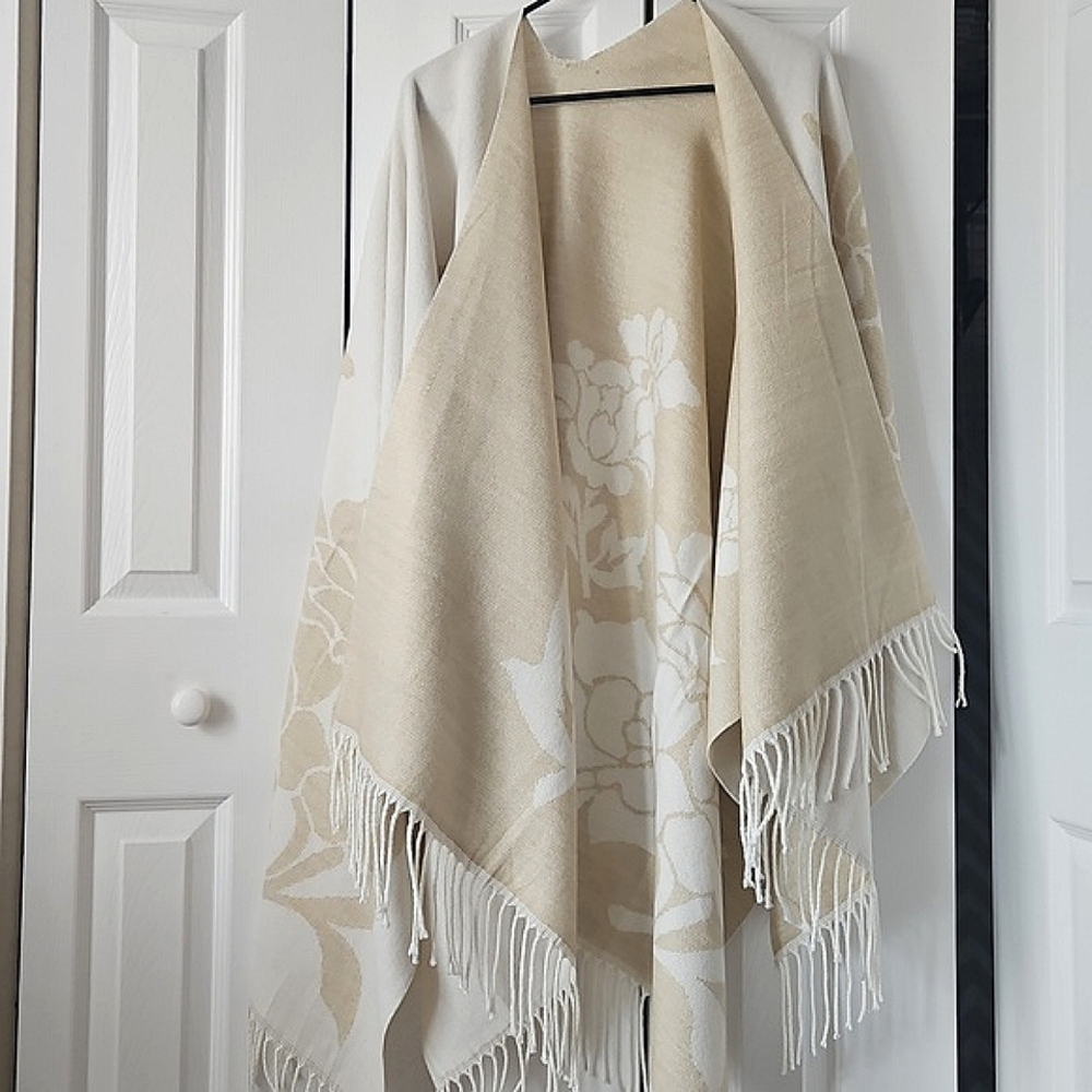 NEW Warm White Sand Beige Open cape blanket Fringe Poncho  Semi-Reversible READ